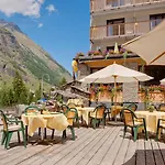 Bristol Hotel 3*
