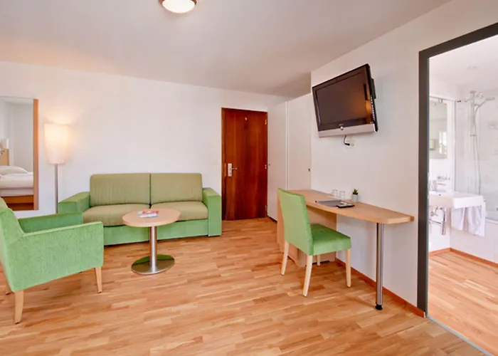 Bristol Отель 3*